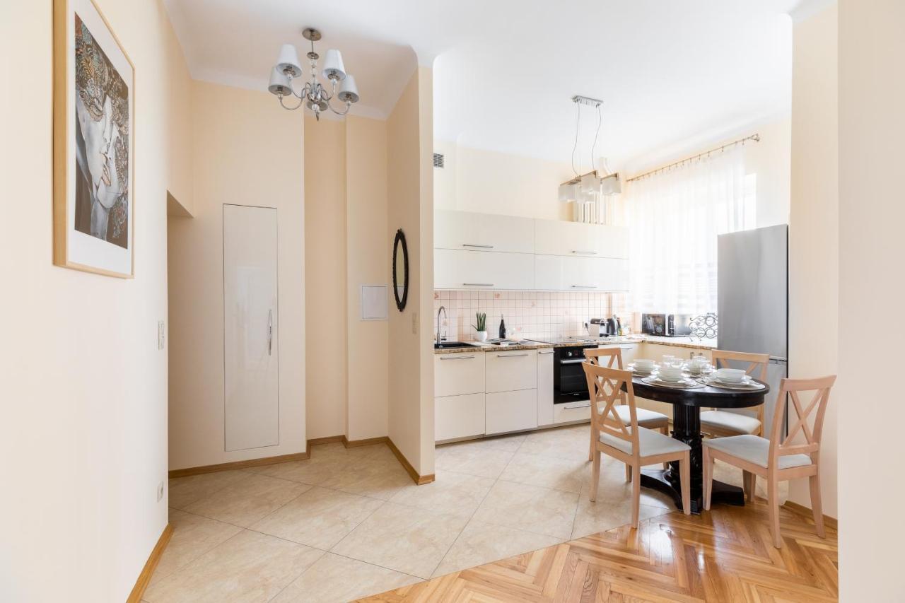 P&O Serviced Apartments Plac Konstytucji Varşovia Exterior foto